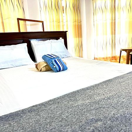 Pineview Lodge Ella Bagian luar foto