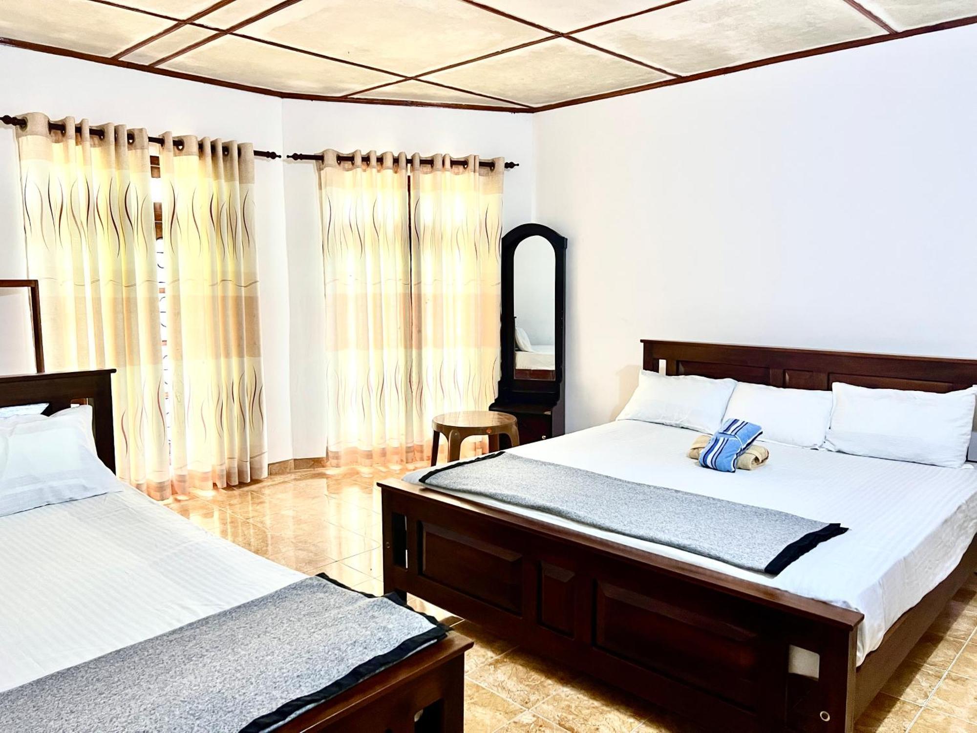 Pineview Lodge Ella Bagian luar foto