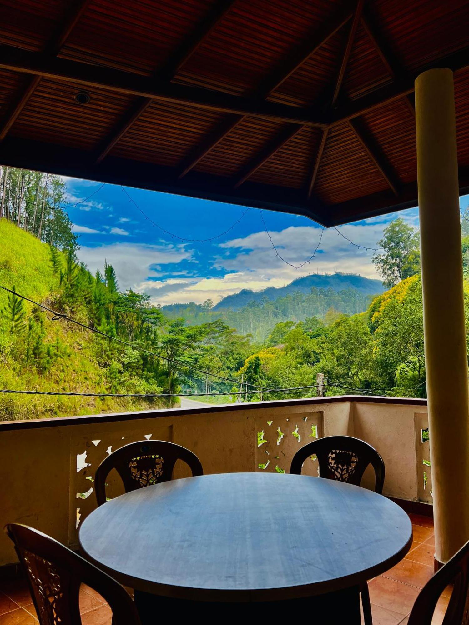 Pineview Lodge Ella Bagian luar foto
